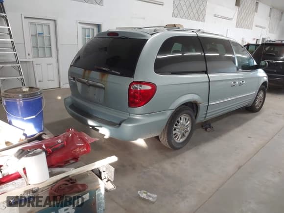 ✅ 2001 Chrysler Town & Country Limited • VIN: 2C8GP64L41R197343 • Lot: 43775758. Wystawiony na IAAI z przebiegiem 177 759 mil. Bezpłatny archiwum sprzedaży aukcyjnych z USA i szczegółowy raport historii pojazdu na DreamBid. Zdjęcie 4.
