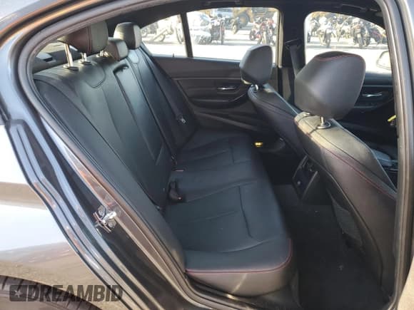 ✅ 2012 BMW 3 Series 328i • VIN: WBA3A5G59CNN65571 • Лот: 51550195. Опубликован ранее на Copart с пробегом 111 036 миль. Бесплатный доступ к архиву аукционных продаж из США и подробный отчёт об истории автомобиля на DreamBid. Изображение 10.