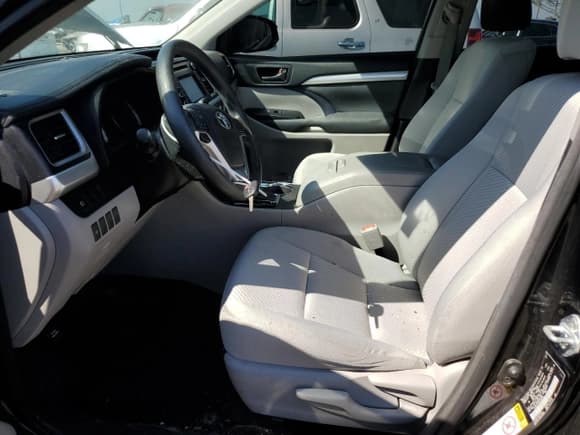 ✅ 2017 Toyota Highlander LE • VIN: 5TDBZRFHXHS398889 • Лот: 80464345. Опубликован ранее на Copart с пробегом 90 031 миль. Бесплатный доступ к архиву аукционных продаж из США и подробный отчёт об истории автомобиля на DreamBid. Изображение 7.