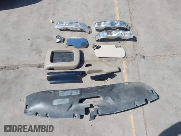 ✅ 2003 Chevrolet Tahoe LT • VIN: 1GNEC13Z83R150605 • Lot: 41844680. Wystawiony na IAAI z przebiegiem Nie podano. Bezpłatny archiwum sprzedaży aukcyjnych z USA i szczegółowy raport historii pojazdu na DreamBid. Zdjęcie 12.