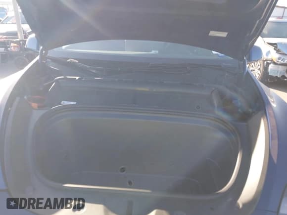 ✅ 2024 Tesla Model Y Long Range • VIN: 7SAYGDEE9RA305070 • Lot: 43440025. Listed on IAAI with 15,355 mi. Free auction sales archive from the USA and detailed vehicle history report at DreamBid. Image 10.