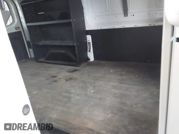 ✅ 2015 Ford Transit Cargo • VIN: 1FTNE1YM3FKB29769 • Lot: 42488595. Wystawiony na IAAI z przebiegiem 200 303 mil. Bezpłatny archiwum sprzedaży aukcyjnych z USA i szczegółowy raport historii pojazdu na DreamBid. Zdjęcie 8.