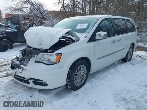 ✅ 2016 Chrysler Town & Country Touring L Anniversary Edition • VIN: 2C4RC1CG4GR200487 • Лот: 41602657. Опубликован ранее на IAAI с пробегом 119 115 миль. Бесплатный доступ к архиву аукционных продаж из США и подробный отчёт об истории автомобиля на DreamBid. Изображение 2.