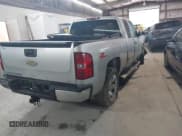 ✅ 2007 Chevrolet Silverado 1500 Work Truck • VIN: 2GCEC19C771603879 • Lot: 42086392. Wystawiony na IAAI z przebiegiem 307 745 mil. Bezpłatny archiwum sprzedaży aukcyjnych z USA i szczegółowy raport historii pojazdu na DreamBid. Zdjęcie 4.