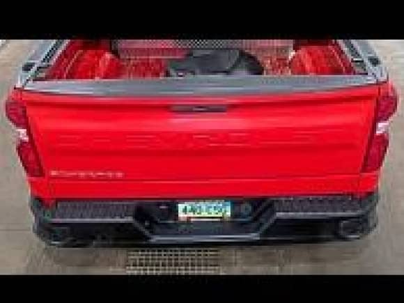 2019 Chevrolet Silverado 1500 Work Truck z VIN 1GCUYAEF1KZ236992, wystawiony jako IAAI lot #42806558 z przebiegiem 135 166 mil mil oraz . Historia ofert i sprzedaży dostępna na DreamBid. Obrazek 1.