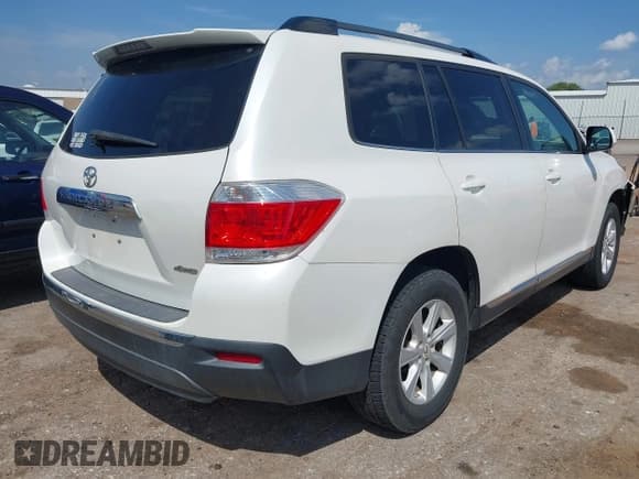 ✅ 2012 Toyota Highlander • VIN: 5TDBK3EH8CS130855 • Lot: 43015178. Wystawiony na IAAI z przebiegiem 182 954 mil. Bezpłatny archiwum sprzedaży aukcyjnych z USA i szczegółowy raport historii pojazdu na DreamBid. Zdjęcie 4.