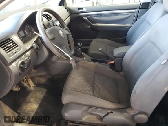 ✅ 2009 Volkswagen Rabbit S • VIN: WVWAB71K19W140611 • Lot: 62341455. Wystawiony na Copart z przebiegiem 196 979 mil. Bezpłatny archiwum sprzedaży aukcyjnych z USA i szczegółowy raport historii pojazdu na DreamBid. Zdjęcie 7.