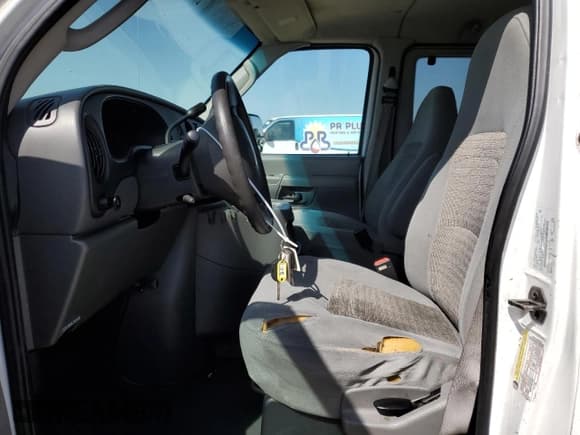 ✅ 2005 Ford Econoline Passenger XL • VIN: 1FBNE31L55HA93452 • Lot: 51860995. Wystawiony na Copart z przebiegiem 237 049 mil. Bezpłatny archiwum sprzedaży aukcyjnych z USA i szczegółowy raport historii pojazdu na DreamBid. Zdjęcie 7.