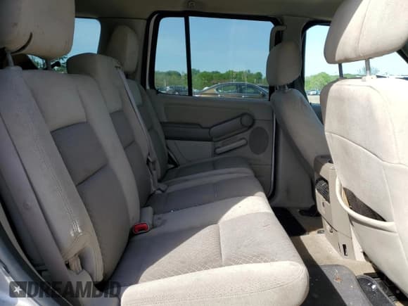 ✅ 2006 Ford Explorer XLS • VIN: 1FMEU72E86UB48373 • Lot: 55257105. Wystawiony na Copart z przebiegiem 247 077 mil. Bezpłatny archiwum sprzedaży aukcyjnych z USA i szczegółowy raport historii pojazdu na DreamBid. Zdjęcie 11.