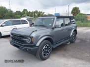 ✅ 2023 Ford Bronco • VIN: 1FMEE5BP0PLB18858 • Lot: 43179647. Wystawiony na IAAI z przebiegiem 38 479 mil. Bezpłatny archiwum sprzedaży aukcyjnych z USA i szczegółowy raport historii pojazdu na DreamBid. Zdjęcie 2.