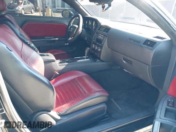 ✅ 2013 Dodge Challenger Rallye Redline • VIN: 2C3CDYAG5DH530644 • Lot: 40782516. Wystawiony na IAAI z przebiegiem 187 779 mil. Bezpłatny archiwum sprzedaży aukcyjnych z USA i szczegółowy raport historii pojazdu na DreamBid. Zdjęcie 5.