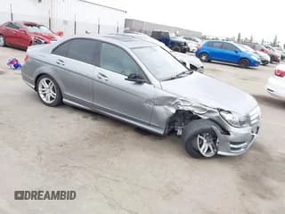 ✅ 2014 Mercedes-Benz C 250 Sport • VIN: WDDGF4HB0EG241233 • Lot: 43176414. Wystawiony na IAAI z przebiegiem 77 350 mil. Bezpłatny archiwum sprzedaży aukcyjnych z USA i szczegółowy raport historii pojazdu na DreamBid. Zdjęcie 1.