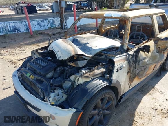 ✅ 2005 MINI Hardtop S • VIN: WMWRE33595TL14458 • Lot: 41824113. Listed on IAAI with Not provided. Free auction sales archive from the USA and detailed vehicle history report at DreamBid. Image 6.