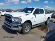 ✅ 2021 Ram 2500 Big Horn • VIN: 3C6UR5DL1MG676863 • Лот: 42386260. Опубликован ранее на IAAI с пробегом 105 328 миль. Бесплатный доступ к архиву аукционных продаж из США и подробный отчёт об истории автомобиля на DreamBid. Изображение 2.