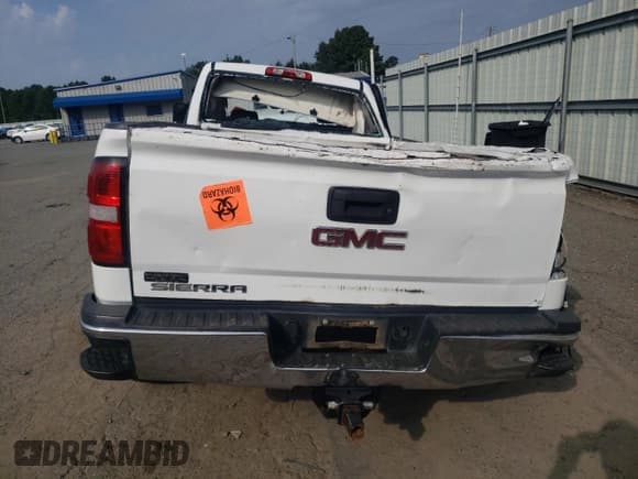 ✅ 2015 GMC Sierra 2500HD • VIN: 1GT11XEGXFF161476 • Lot: 66387665. Wystawiony na Copart z przebiegiem 276 161 mil. Bezpłatny archiwum sprzedaży aukcyjnych z USA i szczegółowy raport historii pojazdu na DreamBid. Zdjęcie 6.