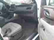 2024 Chevrolet Suburban LT z VIN 1GNSCCKDXRR249536, wystawiony jako IAAI lot #41870555 z przebiegiem 22 976 mil mil oraz . Historia ofert i sprzedaży dostępna na DreamBid. Obrazek 5.