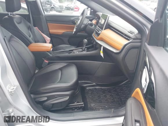 ✅ 2024 Jeep Compass Limited • VIN: 3C4NJDCN1RT144271 • Lot: 42628912. Wystawiony na IAAI z przebiegiem 7 532 mil. Bezpłatny archiwum sprzedaży aukcyjnych z USA i szczegółowy raport historii pojazdu na DreamBid. Zdjęcie 5.