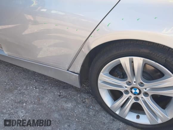 ✅ 2018 BMW 3 Series 330i xDrive • VIN: WBA8D9C52JEM33257 • Lot: 43684648. Listed on IAAI with 92,582 mi. Free auction sales archive from the USA and detailed vehicle history report at DreamBid. Image 6.