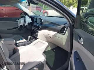 2020 Hyundai Tucson SEL z VIN KM8J33AL8LU161257, wystawiony jako IAAI lot #43276634 z przebiegiem 62 321 mil mil oraz . Historia ofert i sprzedaży dostępna na DreamBid. Obrazek 5.