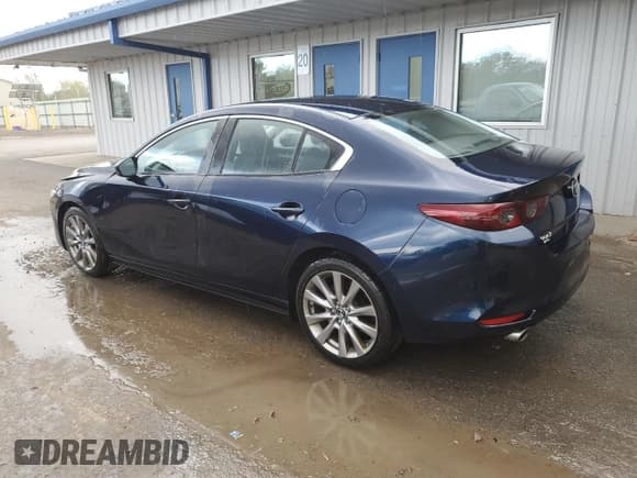 ✅ 2021 Mazda 3 Select • VIN: JM1BPBBL3M1326981 • Lot: 85912865. Listed on Copart with 52,677 mi. Free auction sales archive from the USA and detailed vehicle history report at DreamBid. Image 2.