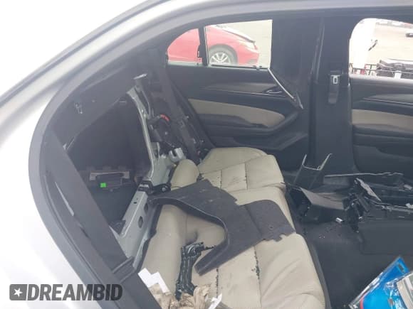 ✅ 2016 Cadillac CTS-V • VIN: 1G6A15S61G0185723 • Lot: 41792553. Wystawiony na IAAI z przebiegiem Nie podano. Bezpłatny archiwum sprzedaży aukcyjnych z USA i szczegółowy raport historii pojazdu na DreamBid. Zdjęcie 8.