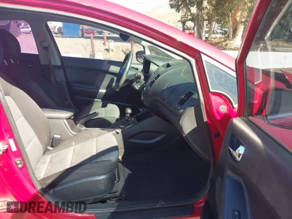 ✅ 2016 Kia Forte EX • VIN: KNAFX4A8XG5613688 • Lot: 43635089. Wystawiony na IAAI z przebiegiem 142 202 mil. Bezpłatny archiwum sprzedaży aukcyjnych z USA i szczegółowy raport historii pojazdu na DreamBid. Zdjęcie 5.