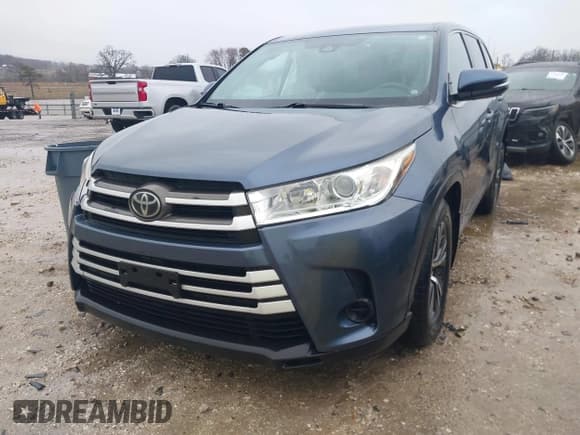 ✅ 2018 Toyota Highlander LE • VIN: 5TDBZRFH0JS840018 • Lot: 41621355. Wystawiony na IAAI z przebiegiem 128 495 mil. Bezpłatny archiwum sprzedaży aukcyjnych z USA i szczegółowy raport historii pojazdu na DreamBid. Zdjęcie 2.