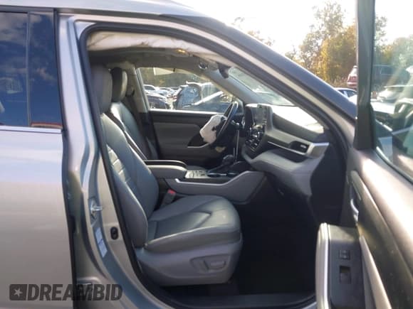 ✅ 2022 Toyota Highlander XLE • VIN: 5TDGZRBH9NS219345 • Лот: 43576999. Опубликован ранее на IAAI с пробегом 44 731 миль. Бесплатный доступ к архиву аукционных продаж из США и подробный отчёт об истории автомобиля на DreamBid. Изображение 5.