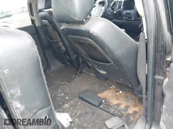 ✅ 2007 Chevrolet Silverado 1500 1LT • VIN: 3GCEC13027G522469 • Lot: 42902456. Wystawiony na IAAI z przebiegiem 295 741 mil. Bezpłatny archiwum sprzedaży aukcyjnych z USA i szczegółowy raport historii pojazdu na DreamBid. Zdjęcie 8.