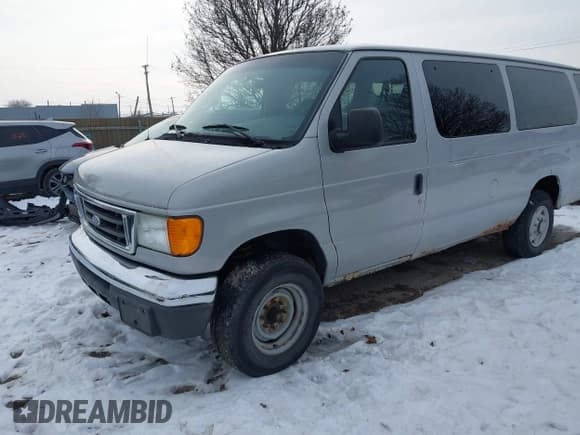 ✅ 2005 Ford Econoline Passenger XL • VIN: 1FBSS31L85HB47161 • Lot: 43884894. Listed on IAAI with 124,166 mi. Free auction sales archive from the USA and detailed vehicle history report at DreamBid. Image 2.