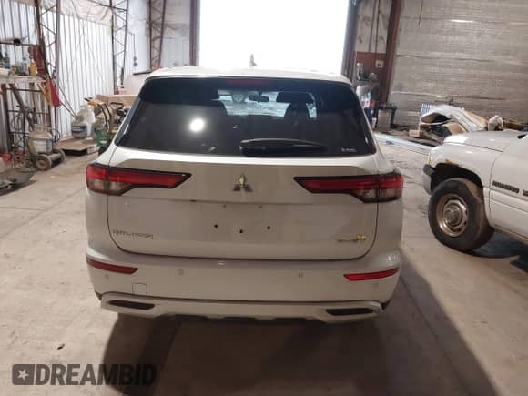 2023 Mitsubishi Outlander SE with VIN JA4T5UA99PZ019729, listed as a IAAI auction lot 41441515 with 7,489 mi miles and . Bid and sale history available at DreamBid. Image 17.