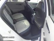 ✅ 2023 Kia Niro Wave • VIN: KNDCT3L18P5019998 • Lot: 43665874. Wystawiony na IAAI z przebiegiem 91 793 mil. Bezpłatny archiwum sprzedaży aukcyjnych z USA i szczegółowy raport historii pojazdu na DreamBid. Zdjęcie 8.