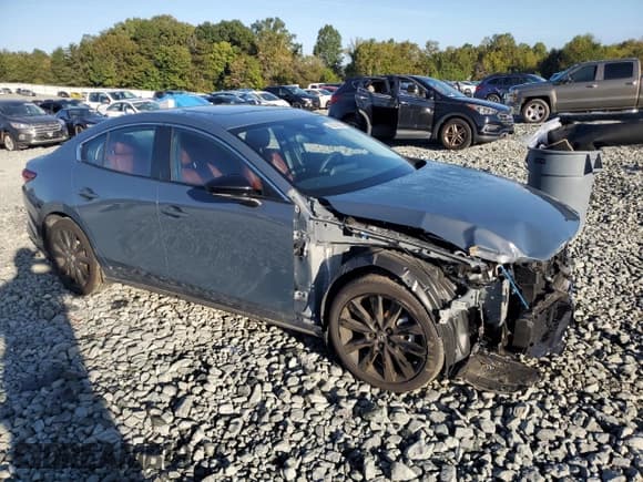 ✅ 2025 Mazda 3 S Carbon Edition • VIN: 3MZBPBCM9SM463976 • Лот: 82009885. Опубликован ранее на Copart с пробегом 5 491 миль. Бесплатный доступ к архиву аукционных продаж из США и подробный отчёт об истории автомобиля на DreamBid. Изображение 4.