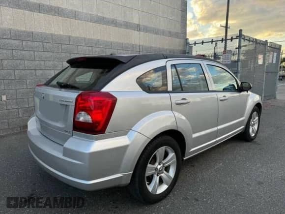 2010 Dodge Caliber SXT with VIN 1B3CB4HA1AD579409, listed as a Copart auction lot 84451614 with 100,311 mi miles and Clean title. Bid and sale history available at DreamBid. Image 4.