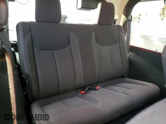 ✅ 2013 Jeep Wrangler Sahara • VIN: 1C4GJWBG4DL583976 • Lot: 93948215. Wystawiony na Copart z przebiegiem 170 911 mil. Bezpłatny archiwum sprzedaży aukcyjnych z USA i szczegółowy raport historii pojazdu na DreamBid. Zdjęcie 10.