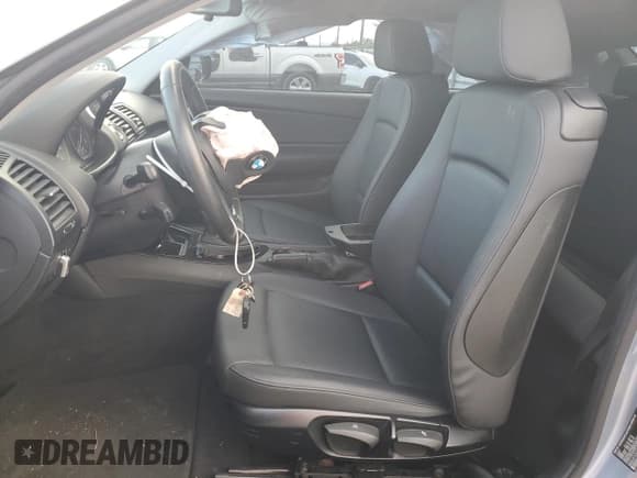 ✅ 2013 BMW 1 Series 128i • VIN: WBAUP7C51DVP24833 • Lot: 79631604. Wystawiony na Copart z przebiegiem 36 098 mil. Bezpłatny archiwum sprzedaży aukcyjnych z USA i szczegółowy raport historii pojazdu na DreamBid. Zdjęcie 7.