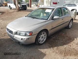 ✅ 2004 Volvo S60 • VIN: YV1RS59V142413627 • Lot: 43692092. Wystawiony na IAAI z przebiegiem 140 213 mil. Bezpłatny archiwum sprzedaży aukcyjnych z USA i szczegółowy raport historii pojazdu na DreamBid. Zdjęcie 2.