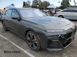 ✅ 2023 BMW i7 xDrive60 • VIN: WBY53EJ06PCK94598 • Lot: 79552504. Wystawiony na Copart z przebiegiem 16 412 mil. Bezpłatny archiwum sprzedaży aukcyjnych z USA i szczegółowy raport historii pojazdu na DreamBid. Zdjęcie 4.