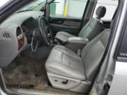 ✅ 2009 GMC Envoy SLT • VIN: 1GKDT43S092105589 • Lot: 83941965. Wystawiony na Copart z przebiegiem 226 306 mil. Bezpłatny archiwum sprzedaży aukcyjnych z USA i szczegółowy raport historii pojazdu na DreamBid. Zdjęcie 7.