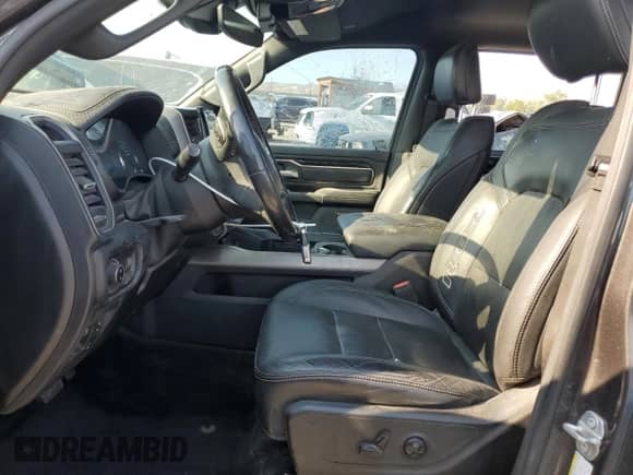 2020 Ram 1500 Rebel z VIN 1C6SRFLM5LN231149, wystawiony jako Copart lot #63299045 z przebiegiem 142 864 mil mil oraz Szkoda całkowita • Salvage title. Historia ofert i sprzedaży dostępna na DreamBid. Obrazek 7.