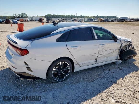 ✅ 2022 Kia K5 GT-Line • VIN: 5XXG64J2XNG140017 • Lot: 90705285. Wystawiony na Copart z przebiegiem 64 612 mil. Bezpłatny archiwum sprzedaży aukcyjnych z USA i szczegółowy raport historii pojazdu na DreamBid. Zdjęcie 3.