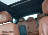 ✅ 2019 Maserati Levante GranLusso • VIN: ZN661XUL2KX313676 • Lot: 90350285. Wystawiony na Copart z przebiegiem 37 905 mil. Bezpłatny archiwum sprzedaży aukcyjnych z USA i szczegółowy raport historii pojazdu na DreamBid. Zdjęcie 10.