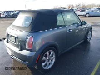 ✅ 2005 MINI Convertible S • VIN: WMWRH33465TF80604 • Lot: 43669901. Wystawiony na IAAI z przebiegiem 198 738 mil. Bezpłatny archiwum sprzedaży aukcyjnych z USA i szczegółowy raport historii pojazdu na DreamBid. Zdjęcie 4.