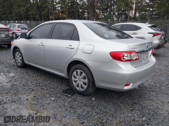 ✅ 2011 Toyota Corolla LE • VIN: JTDBU4EE6BJ090972 • Lot: 43693295. Wystawiony na IAAI z przebiegiem 246 193 mil. Bezpłatny archiwum sprzedaży aukcyjnych z USA i szczegółowy raport historii pojazdu na DreamBid. Zdjęcie 3.