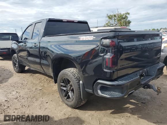 ✅ 2020 Chevrolet Silverado 1500 Custom Trail Boss • VIN: 1GCRYCEF1LZ122591 • Lot: 73725014. Wystawiony na Copart z przebiegiem 50 728 mil. Bezpłatny archiwum sprzedaży aukcyjnych z USA i szczegółowy raport historii pojazdu na DreamBid. Zdjęcie 2.