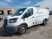 ✅ 2018 Ford Transit • VIN: 1FTYE1YM3JKA17401 • Lot: 41692518. Wystawiony na IAAI z przebiegiem 145 472 mil. Bezpłatny archiwum sprzedaży aukcyjnych z USA i szczegółowy raport historii pojazdu na DreamBid. Zdjęcie 17.