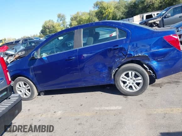 2014 Chevrolet Sonic LT с VIN 1G1JC5SBXE4134076, выставлен на аукционе IAAI как лот 43384403 с пробегом 73 632 миль миль и . История ставок и продаж доступна на DreamBid. Изображение 14.