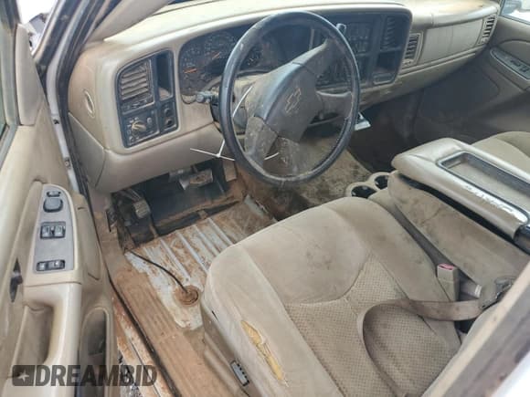 ✅ 2006 Chevrolet Silverado 1500 LS • VIN: 2GCEC19T561153423 • Лот: 84610645. Опубликован ранее на Copart с пробегом 303 107 миль. Бесплатный доступ к архиву аукционных продаж из США и подробный отчёт об истории автомобиля на DreamBid. Изображение 8.