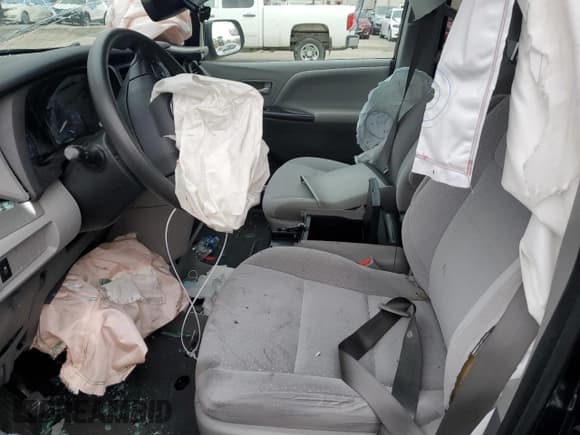 ✅ 2020 Toyota Sienna LE • VIN: 5TDJZ3DC2LS246596 • Lot: 82495544. Listed on Copart with Not provided. Free auction sales archive from the USA and detailed vehicle history report at DreamBid. Image 7.