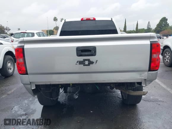 ✅ 2017 Chevrolet Silverado 1500 Custom • VIN: 1GCRCPEC1HZ308506 • Lot: 43693354. Wystawiony na IAAI z przebiegiem 160 827 mil. Bezpłatny archiwum sprzedaży aukcyjnych z USA i szczegółowy raport historii pojazdu na DreamBid. Zdjęcie 17.